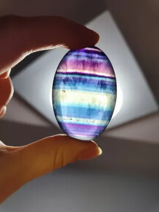 Pietra di fluorite levigata