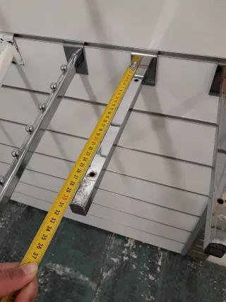 Colgador para expositor lineal (Lama)