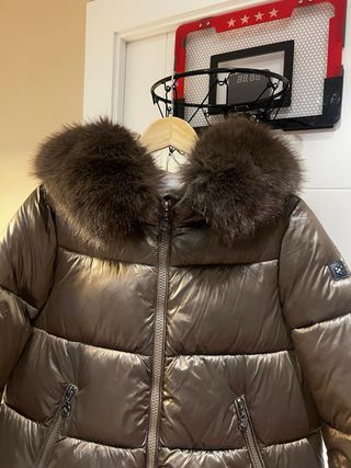 Anorak señora marrón con capucha