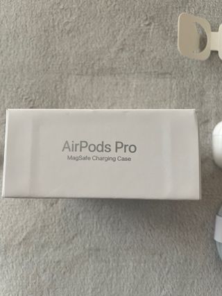 Apple AirPods Pro con caricatore