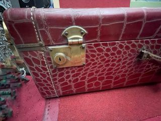Lujosa Maleta antigua piel cocodrilo años 40