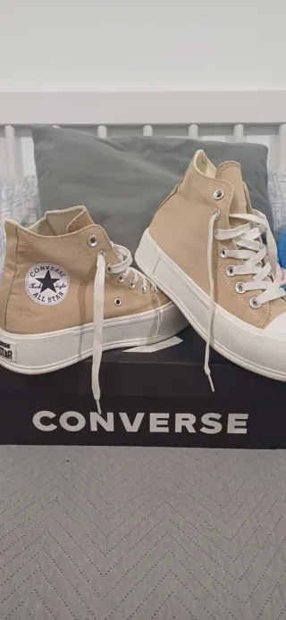 Converse Beige y Blancas