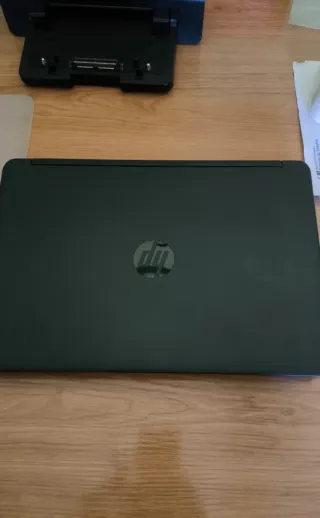 Portátil HP G1 640 Plateado + docking + cargador