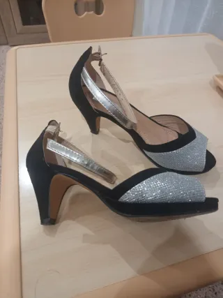 Zapatos tacón piel plata y negro