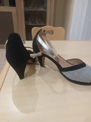 Zapatos tacón piel plata y negro
