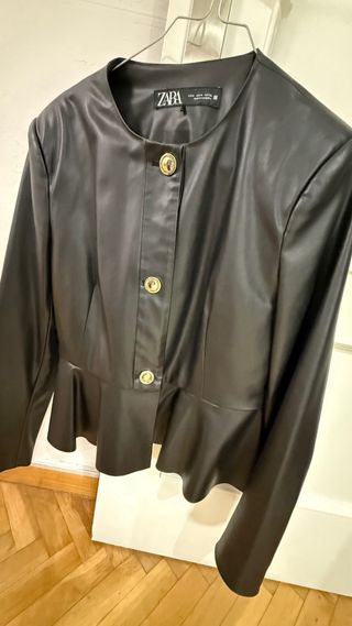 Cazadora polipiel Zara negra