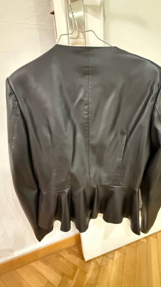 Cazadora polipiel Zara negra