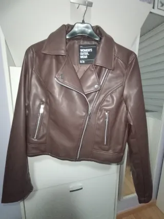 Cazadora efecto piel marrón Talla M