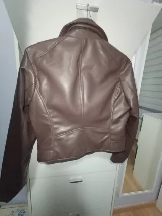 Cazadora efecto piel marrón Talla M