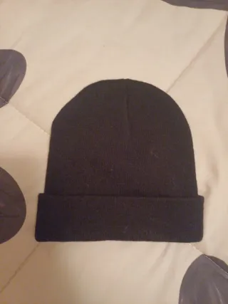 Gorro lana negro bordado flores