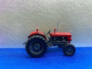TRACTOR DE MINIATURA MASSEY FERGUSON 35X 1:43