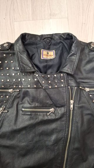 Chaqueta cuero flecos y tachuelas