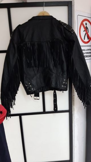Chaqueta cuero flecos y tachuelas
