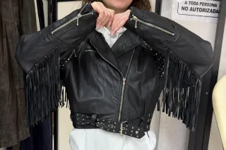 Chaqueta cuero flecos y tachuelas