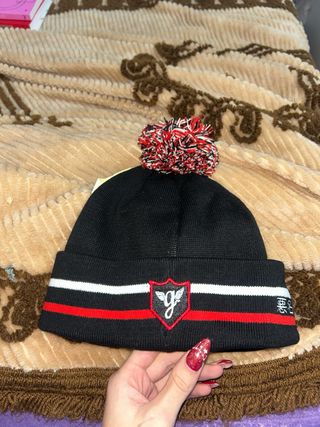 Gorro GRMY Negro con Pompon