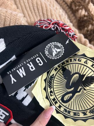 Gorro GRMY Negro con Pompon