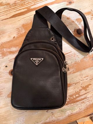 Bolso Cruzado Prada Negro Piel Cocodrilo