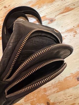 Bolso Cruzado Prada Negro Piel Cocodrilo