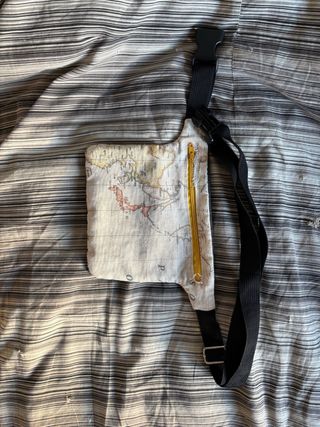 Riñonera hecha a mano con mapa