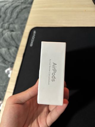 AirPods 4 con cancelación de ruido