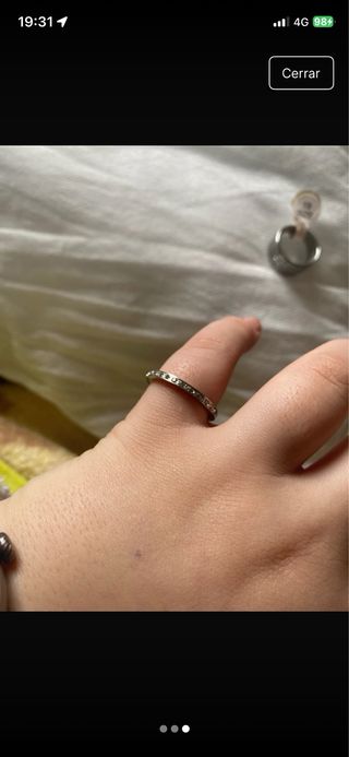 Anillo plateado con detalles