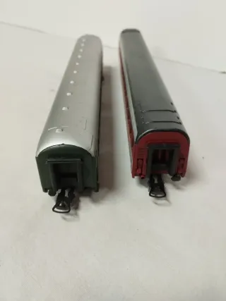 Lotto 2 vagoni passeggeri Lima scala HO