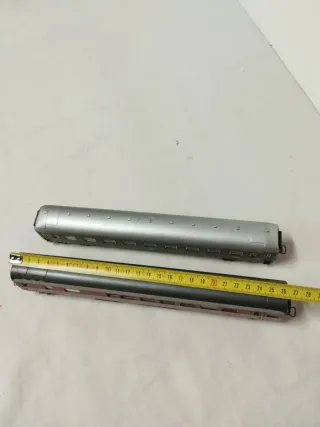 Lotto 2 vagoni passeggeri Lima scala HO