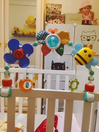 Móvil cuna bebé con figuras