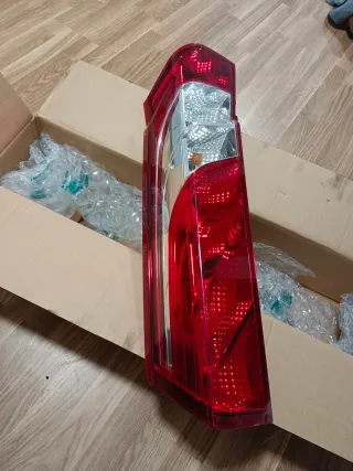 Faro derecho Iveco 2015-2025