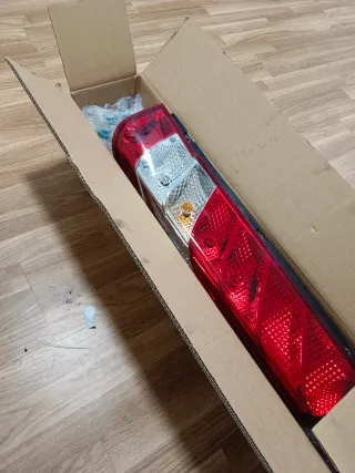 Faro derecho Iveco 2015-2025