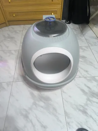 Caja de arena para gatos moderna