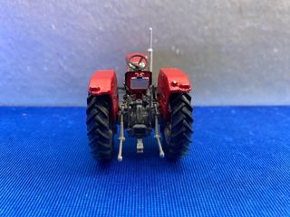 TRACTOR DE MINIATURA MASSEY FERGUSON MF188 1:43