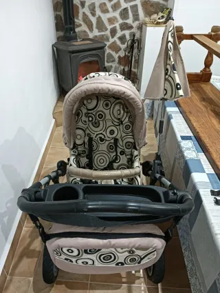 Carro de bebé color beige