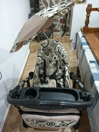 Carro de bebé color beige