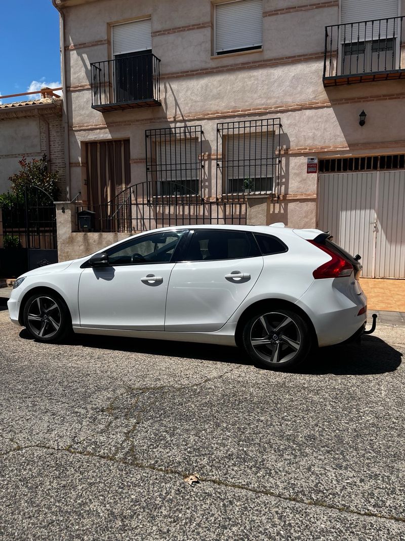 Volvo V40 2015 - foto 1