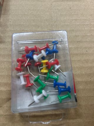 Chinchetas de colores 10 paquetes  8€