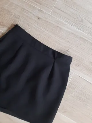 Falda Negra con Perlas Talla M. Zara