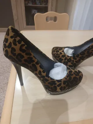 Zapatos tacón aguja leopardo