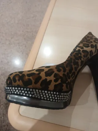 Zapatos tacón aguja leopardo