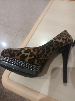 Zapatos tacón aguja leopardo
