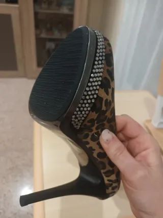 Zapatos tacón aguja leopardo