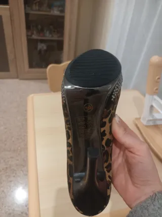 Zapatos tacón aguja leopardo