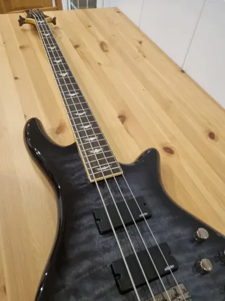 Bajo Schecter Stiletto Extreme 4