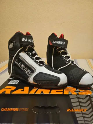 Botas Rainners Negras y Blancas