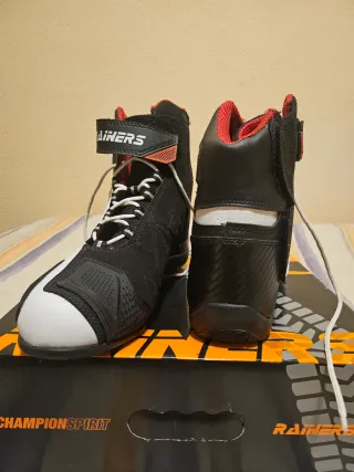 Botas Rainners Negras y Blancas