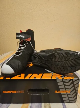 Botas Rainners Negras y Blancas