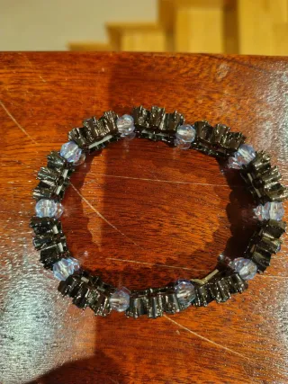 Conjunto de joyería: pulsera, pendientes y anillo