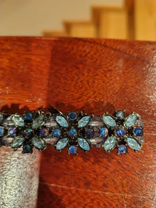 Conjunto de joyería: pulsera, pendientes y anillo