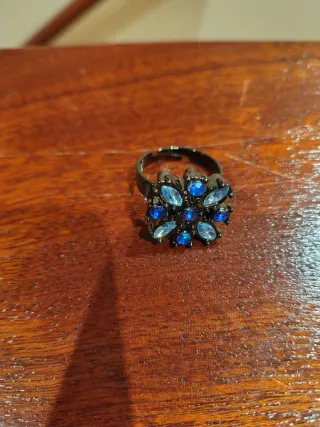 Conjunto de joyería: pulsera, pendientes y anillo