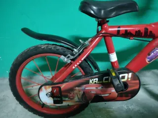 Bicicleta infantil roja Cars.